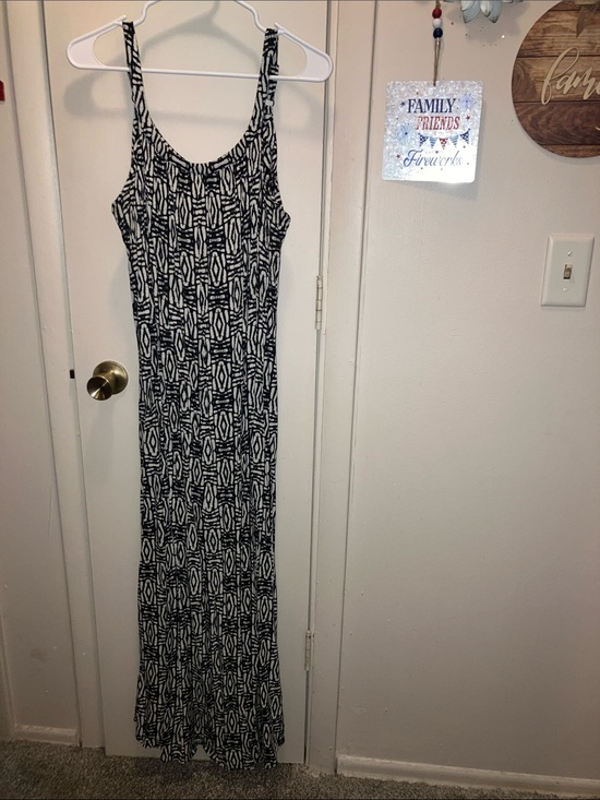 Ava & Viv Dresses & Skirts - Ava & Viv Black and White Geometric Maxi Dress Spaghetti Straps Size X